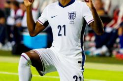 九游体育-包含姆巴佩回归赛场，逆转首场状态亮眼，中国队观众沸腾！的词条